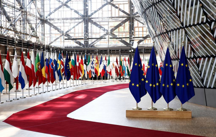   EU nations reach ‘broad consensus’ to grant candidate status to Ukraine  
 