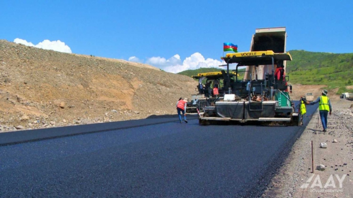 Comienza el asfaltado de la nueva carretera que circunvala la ciudad de Lachin