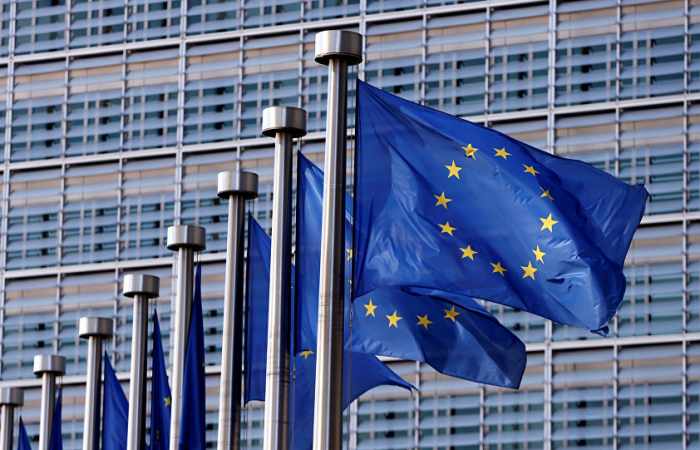  European Parliament grants Ukraine, Moldova candidate status  