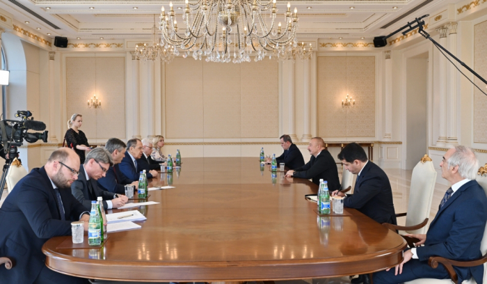   Präsident Aliyev empfängt russischen Außenminister   