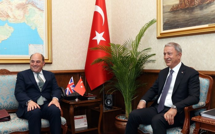    Türkiyə və Böyük Britaniyanın müdafiə nazirləri görüşüb  
   