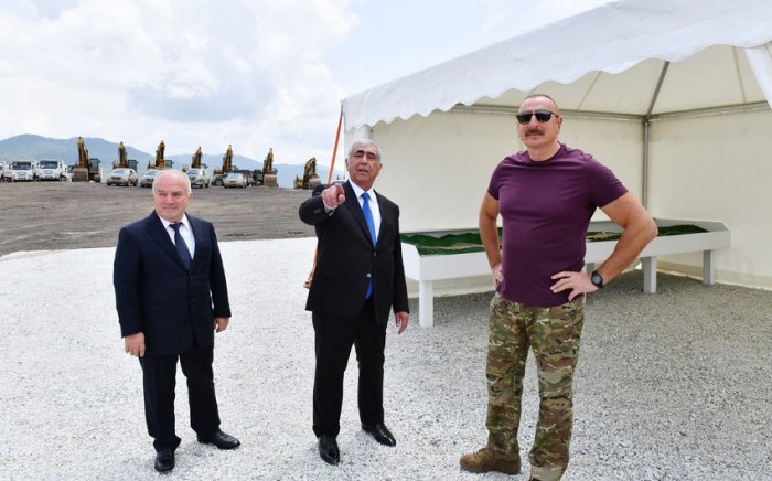 İlham Əliyev Laçın Beynəlxalq Hava Limanının tikintisi ilə tanış olub  
