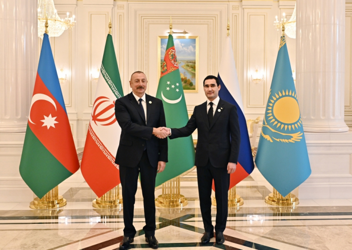   Präsident Ilham Aliyev trifft sich mit dem turkmenischen Präsidenten   