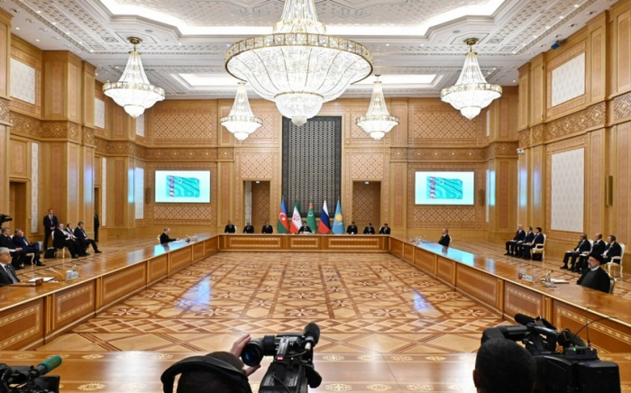   Aşqabad Zirvə Toplantısı iştirakçılarının şərəfinə rəsmi qəbul təşkil edilib  
   