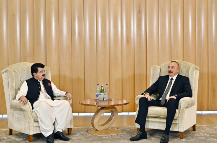  Presidente de Azerbaiyán recibe al presidente del Senado de Pakistán 