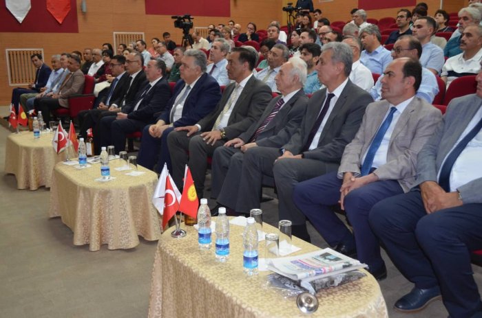 Bişkekdə Qurtuluş Gününə həsr olunmuş    "Tarix yazan liderlər"    mövzusunda konfrans keçirilib