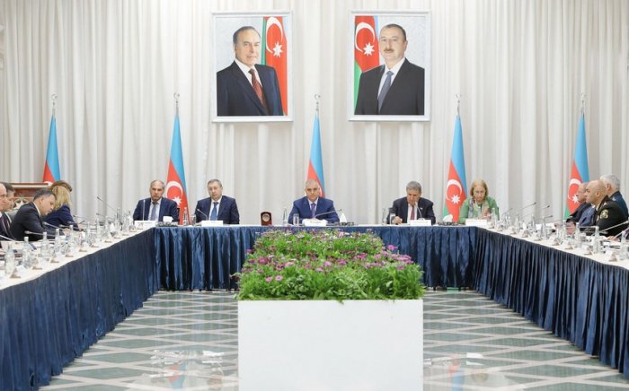    Əli Nağıyev iclas keçirib    