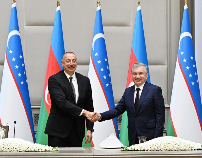       Mirziyoyev:    "Biz hər şeyi edirik ki, güclü Özbəkistan və güclü Azərbaycan olsun"  
   