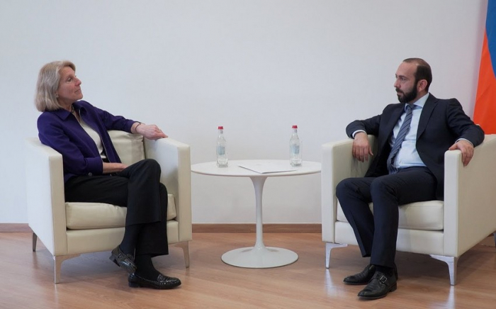    Mirzoyan Donfridlə Bakı ilə münasibətlərin normallaşmasını müzakirə edib   