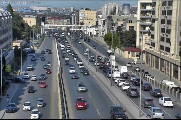 Qəza körpüdə sıxlığa səbəb oldu 