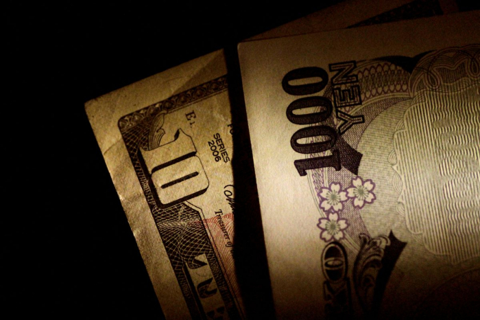 Yen tumbles to lowest level since 1998 as U.S. yields march higher