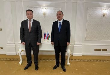 Fiscal General de Azerbaiyán se reúne con su homólogo ruso