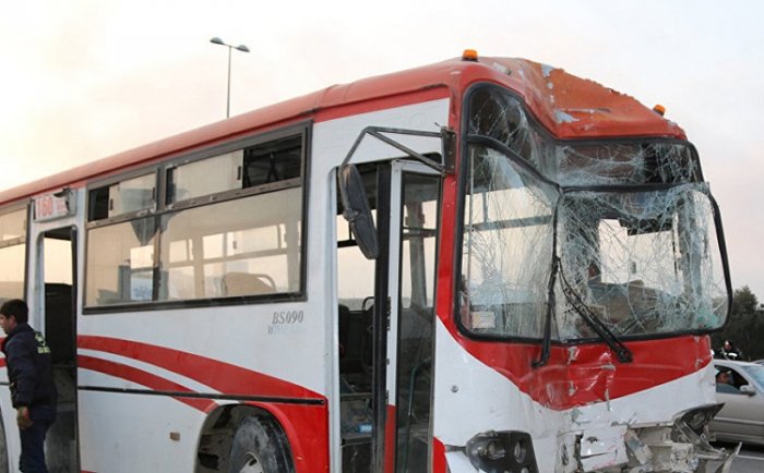    Bakıda avtobus qəza törətdi -    Xəsarət alanlar var      