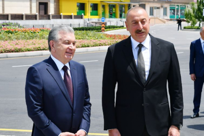   Los presidentes de Azerbaiyán y Uzbekistán se familiarizan con la actividad de Technopark LLC en Tashkent  
