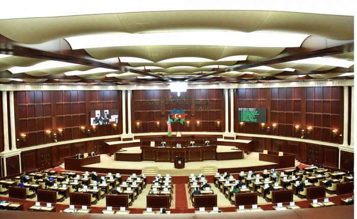 Növbədənkənar sessiyanın ilk komitə iclası keçirilib  
