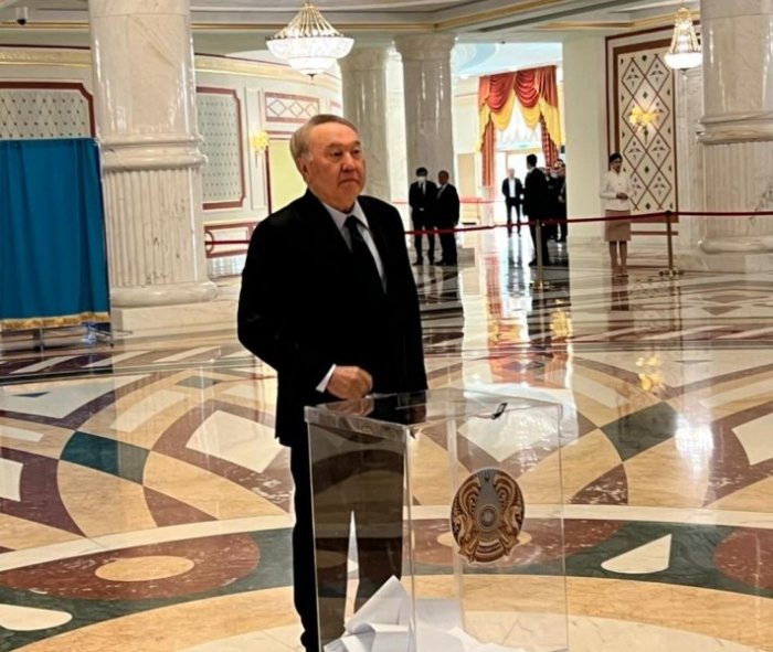    Nazarbayevlə Tokayev səs verdilər     
