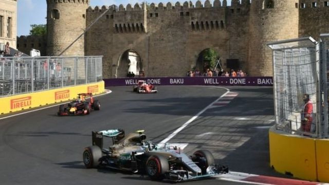    Formula 1 komandalarının bir qrupu Bakıdadır    