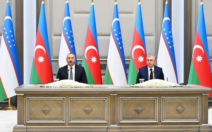       İlham Əliyev:    "Hərbi və hərbi-texniki əməkdaşlıq prioritet əhəmiyyət kəsb edir"  
   