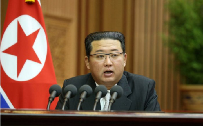    Kim Çen In II Yelizavetanı təbrik etdi     

