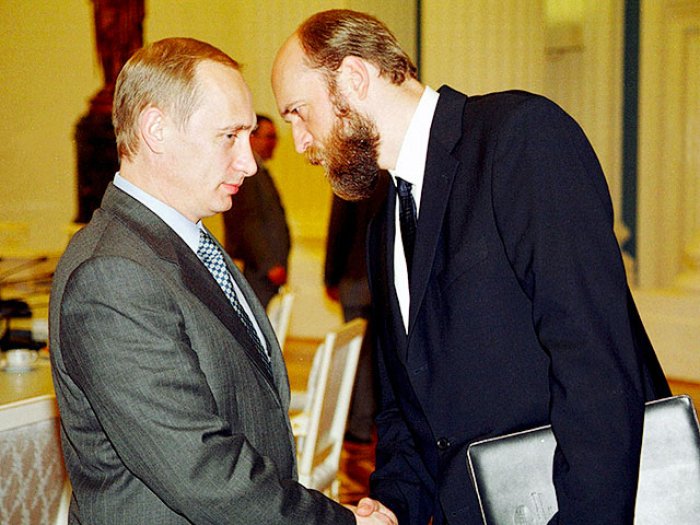             Putinin keçmiş dostu:    "O xərçəngdən əziyyət çəkir"   