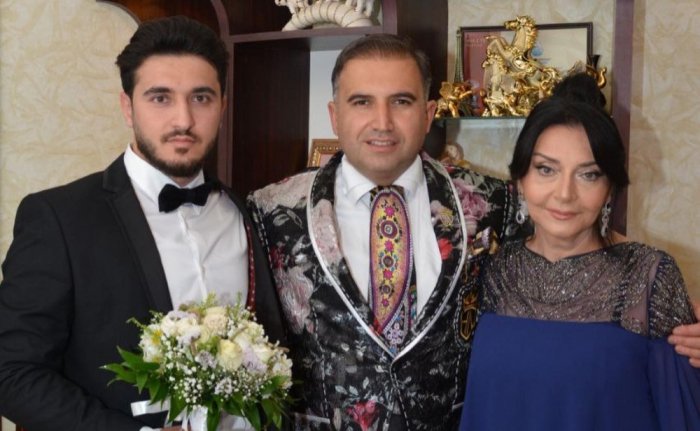    Həmidə Ömərova oğluna toy edir    
