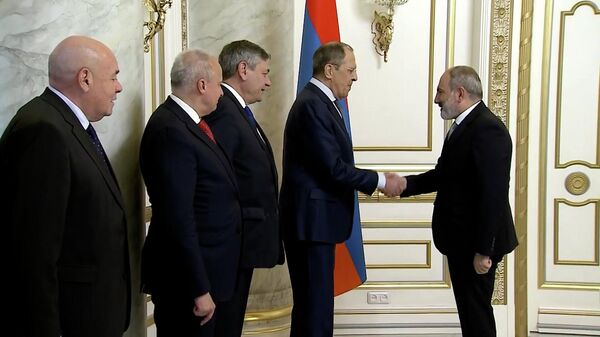    "Bakının təklifləri və İrəvanın mövqeyi ilə tanışam" -    Lavrov      