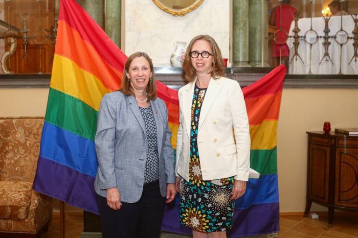    "ABŞ səfiri İrəvanda LGBT-yə dəstəklə məşğuldur" -    Hraparak      