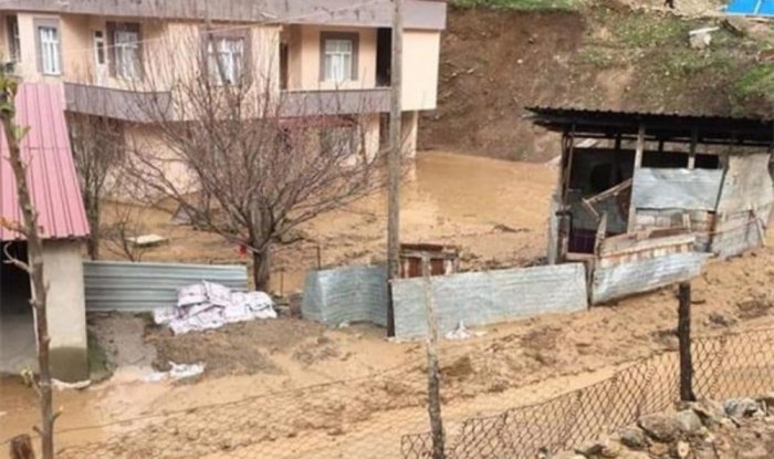 Türkiyədə torpaq sürüşdü,    4 bina sakinləri təxliyə edildi   
