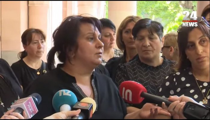    İrəvanda əsgər anaları etiraz aksiyası keçirirlər -    VİDEO      