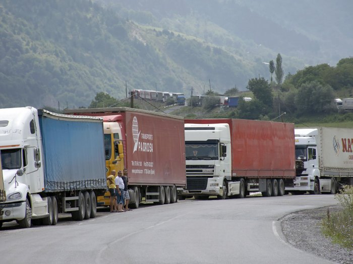  Gürcüstan   500 erməni yük maşınını  Rusiyaya buraxmır 