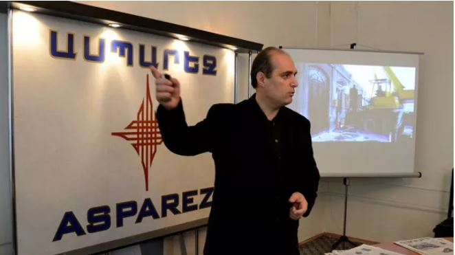          "Vergi ödəyəcəyik ki, rus məktəbləri açasınız?" -    Barseqyan      