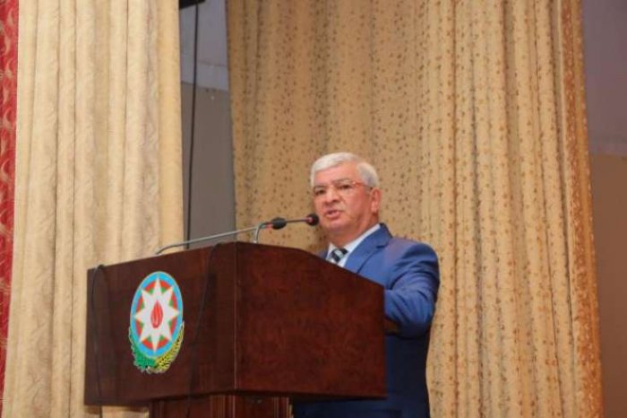       İşdən çıxarılan icra başçısı   : “Gözəl yerlərdən birində dincəlirəm”   