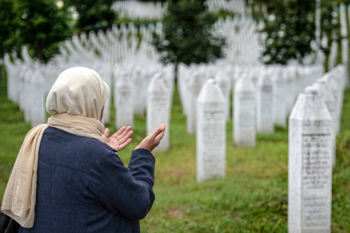    Niderland soyqırımına görə üzr istədi  
   