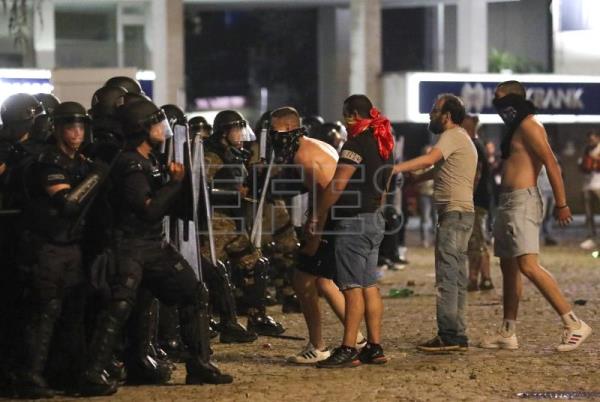 Protestas violentas en Skopie contra la propuesta de adhesión a la UE