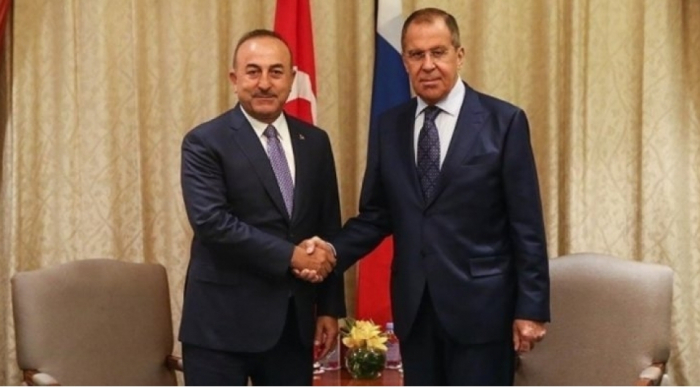  Türkischer Außenminister trifft sich mit seinem russischen Amtskollegen  