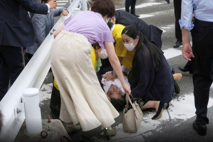  Publican video del momento del disparo que hirió gravemente al ex primer ministro nipón Shinzo Abe 