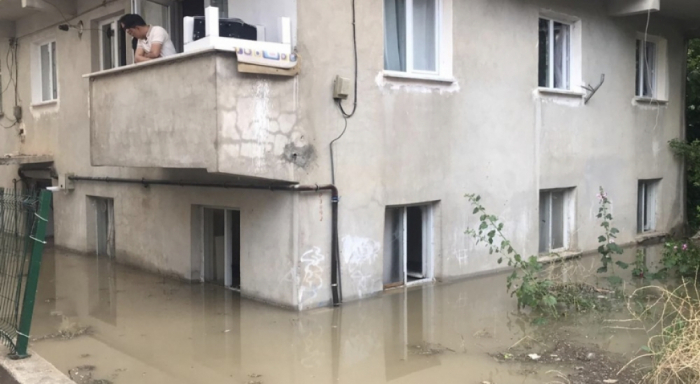    Ana və oğlunu sel apardı   