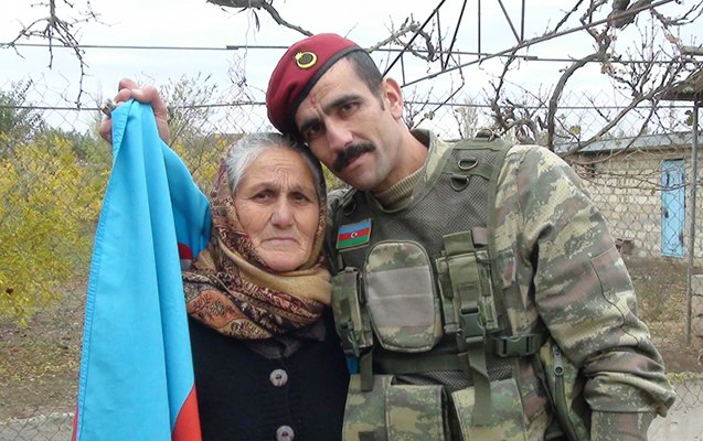    "Qardaşım 9-u kiminləsə görüşüb və ayın 10-u bunu edib" -    Elvinin qardaşı       