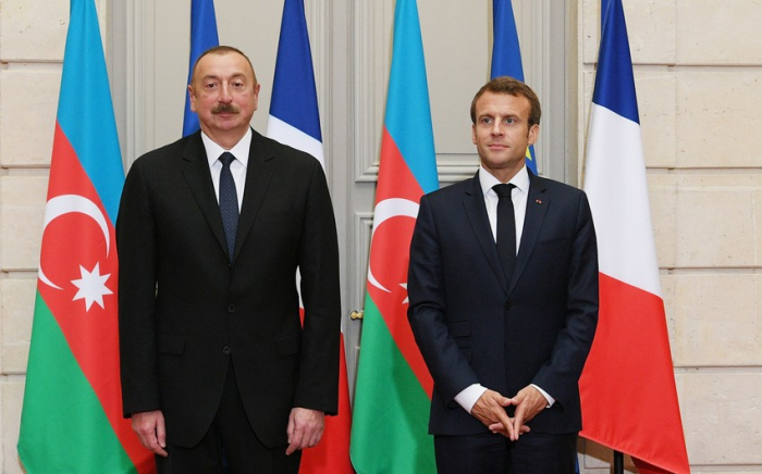   Präsident Ilham Aliyev gratuliert seinem französischen Amtskollegen  