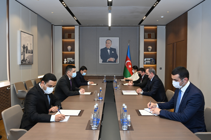  El Canciller de Azerbaiyán se reúne con el embajador de Turkmenistán en el país  