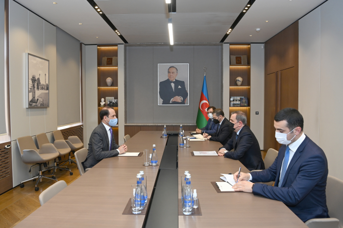   Aserbaidschanischer Außenminister empfängt den schwedischen Botschafter  