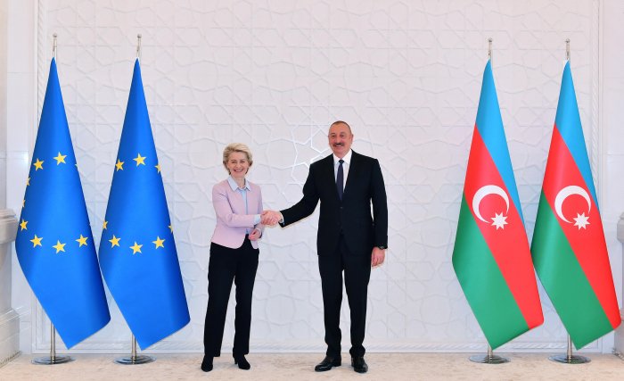   Ilham Aliyev y Ursula von der Leyen hacen declaraciones a la prensa  