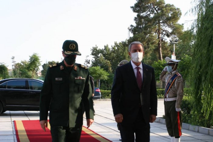  Hulusi Akar İran Baş Qərargah rəisi ilə görüşüb  
 