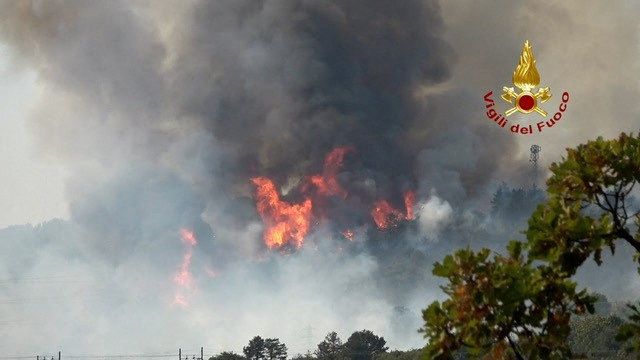 Italy battles wildfires as hundreds evacuated in Tuscany