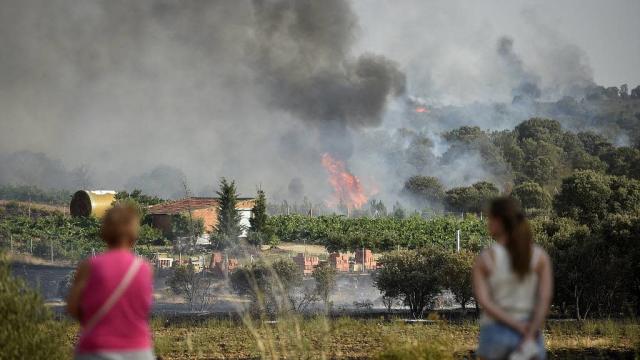   Fires in Spain still continue, leaving two dead -   NO COMMENT    