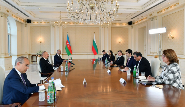   Präsident Ilham Aliyev und bulgarischer Premierminister halten ein erweitertes Treffen ab  