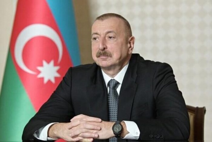   El Presidente Aliyev felicitó a los periodistas  
