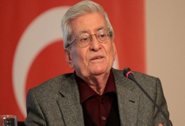    Məşhur türkiyəli yazıçı vəfat etdi  
   