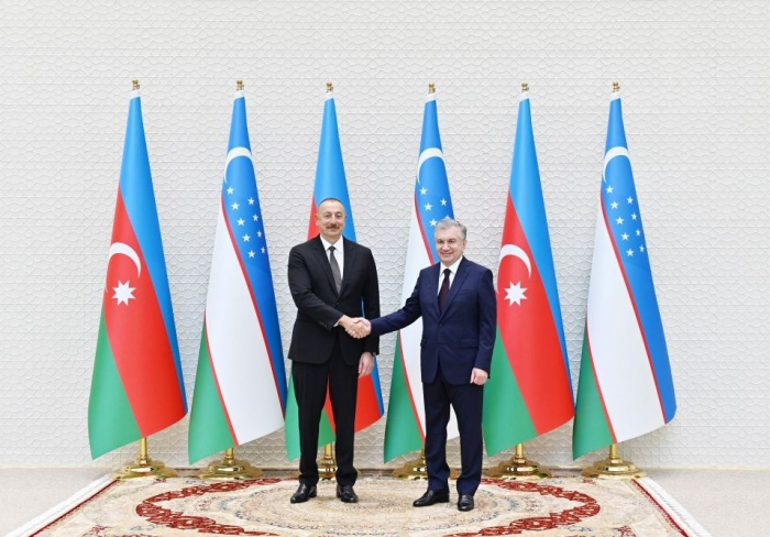   Präsidenten Ilham Aliyev gratuliert Präsident Usbekistans zu seinem Geburtstag  
