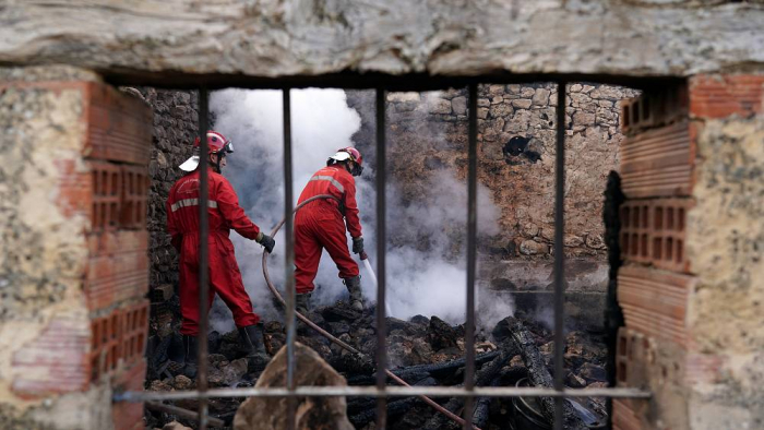  Firefighters battle wildfire in Spain, Greece and UK -  NO COMMENT  